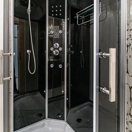 Deluxe With 2 Bedroom In Center Apartment