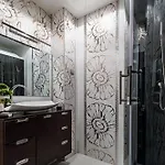 Deluxe With 2 Bedroom In Center Appartamento *