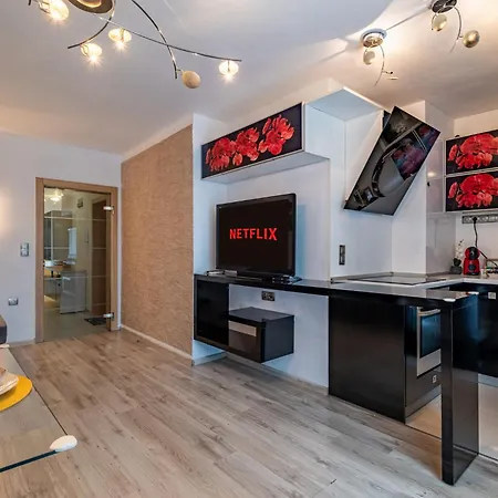 Апартамент Deluxe With 2 Bedroom In Center Варна
