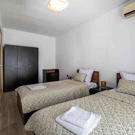 Deluxe With 2 Bedroom In Center Apartmán *