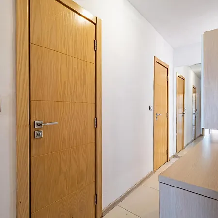 Deluxe With 2 Bedroom In Center * Varna